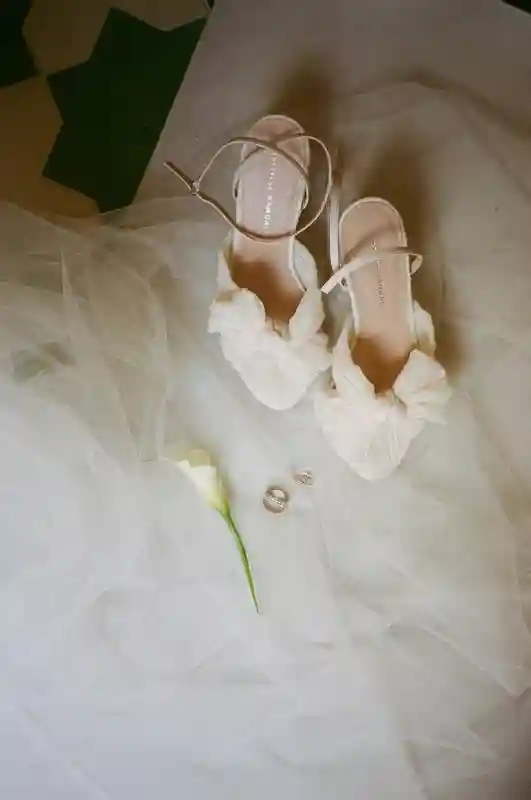 A Country Club Wedding for Lucy and Matteo
