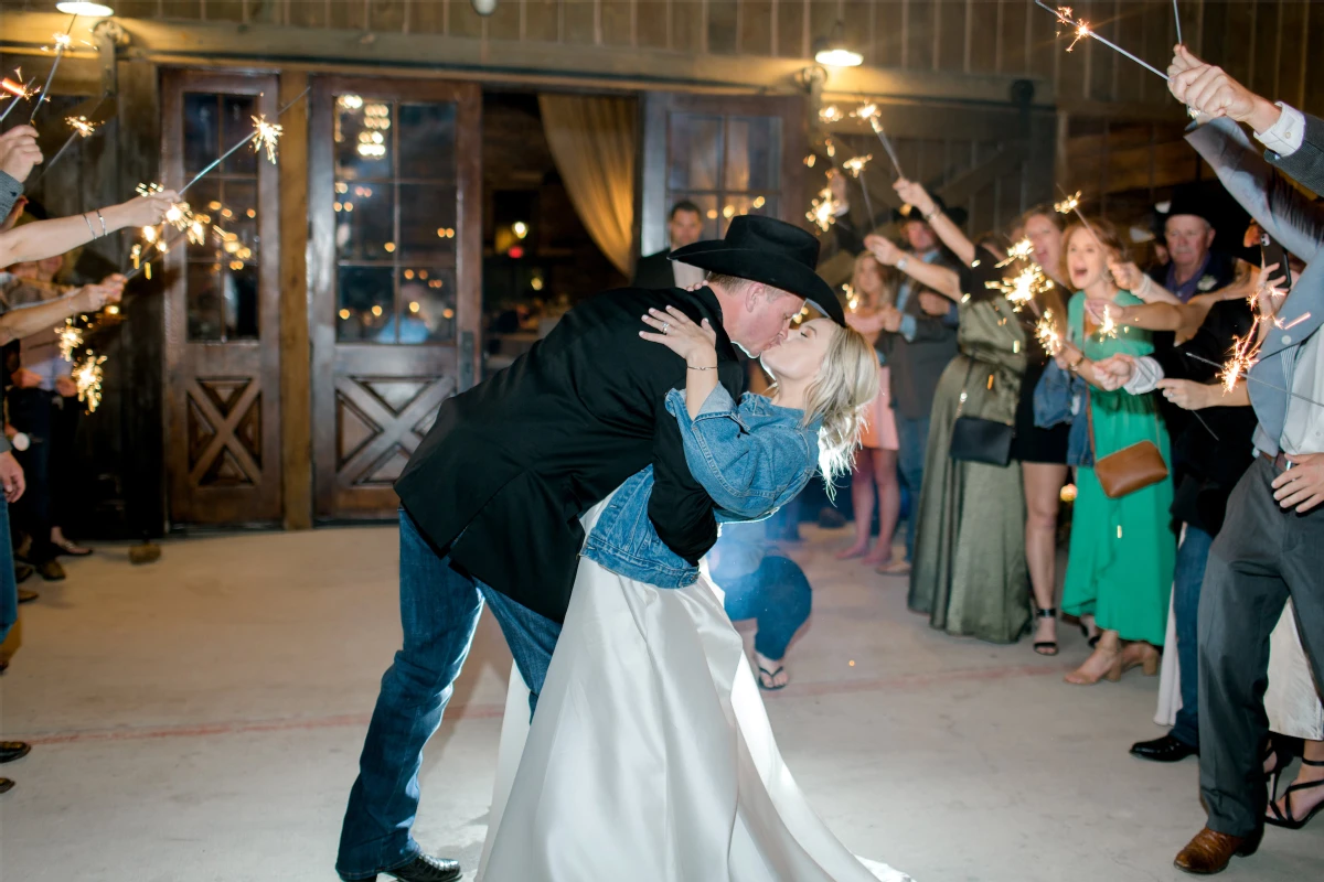 A Country Wedding for Lucy and Travis