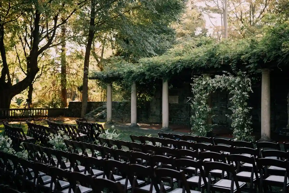 A Classic Wedding for Maddy and George