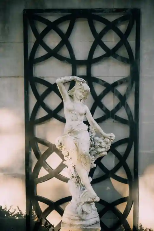 A Classic Wedding for Maddy and George