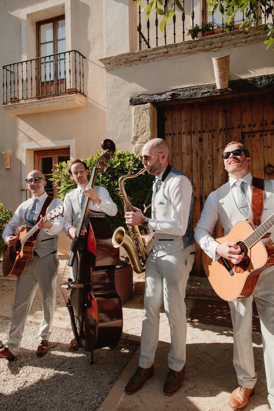 A Countryside Wedding for Madeleine and Harry