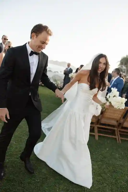 A Beach Wedding for Marlo and Carter
