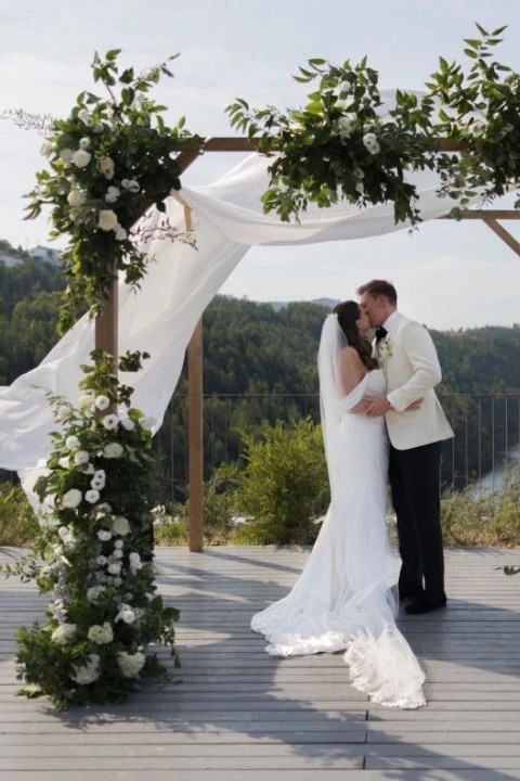 A Lakeside Wedding for Maxwell and Mallory