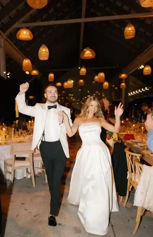 A Museum Wedding for Nicole and Ross