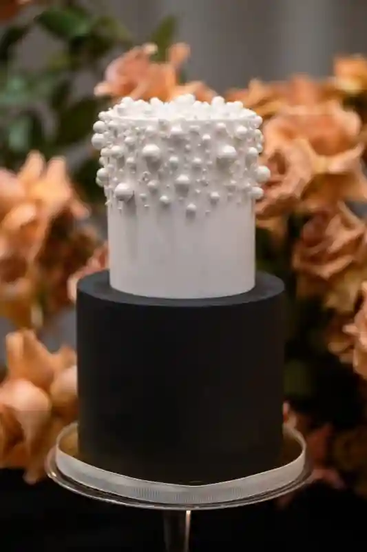 An Indoor Wedding for Nikki and Benjamin