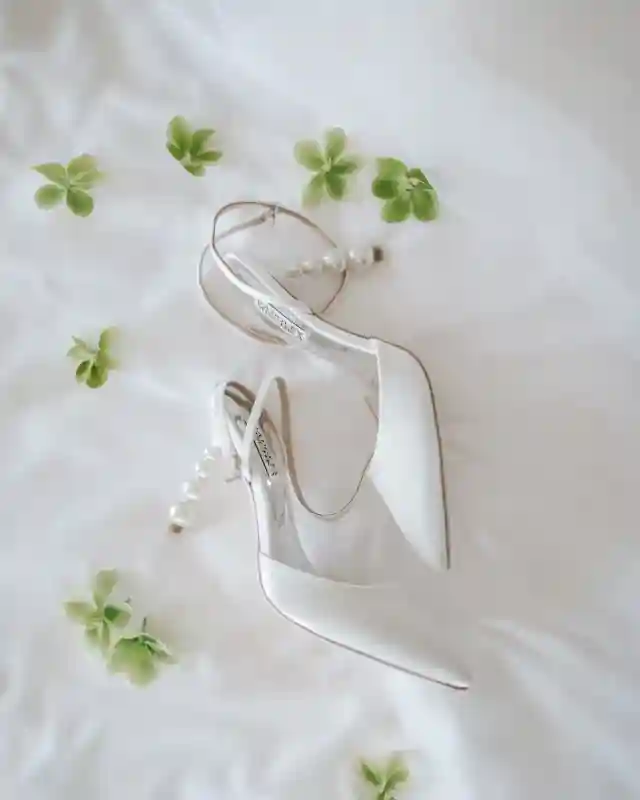 An Indoor Wedding for Nikki and Benjamin