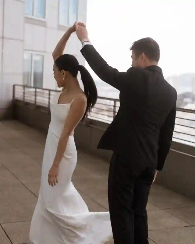 An Indoor Wedding for Nikki and Benjamin