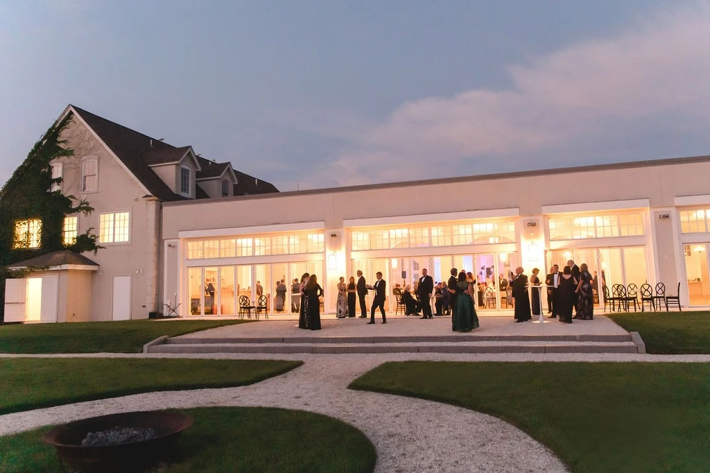 A Classic Wedding for Rachael and Adam