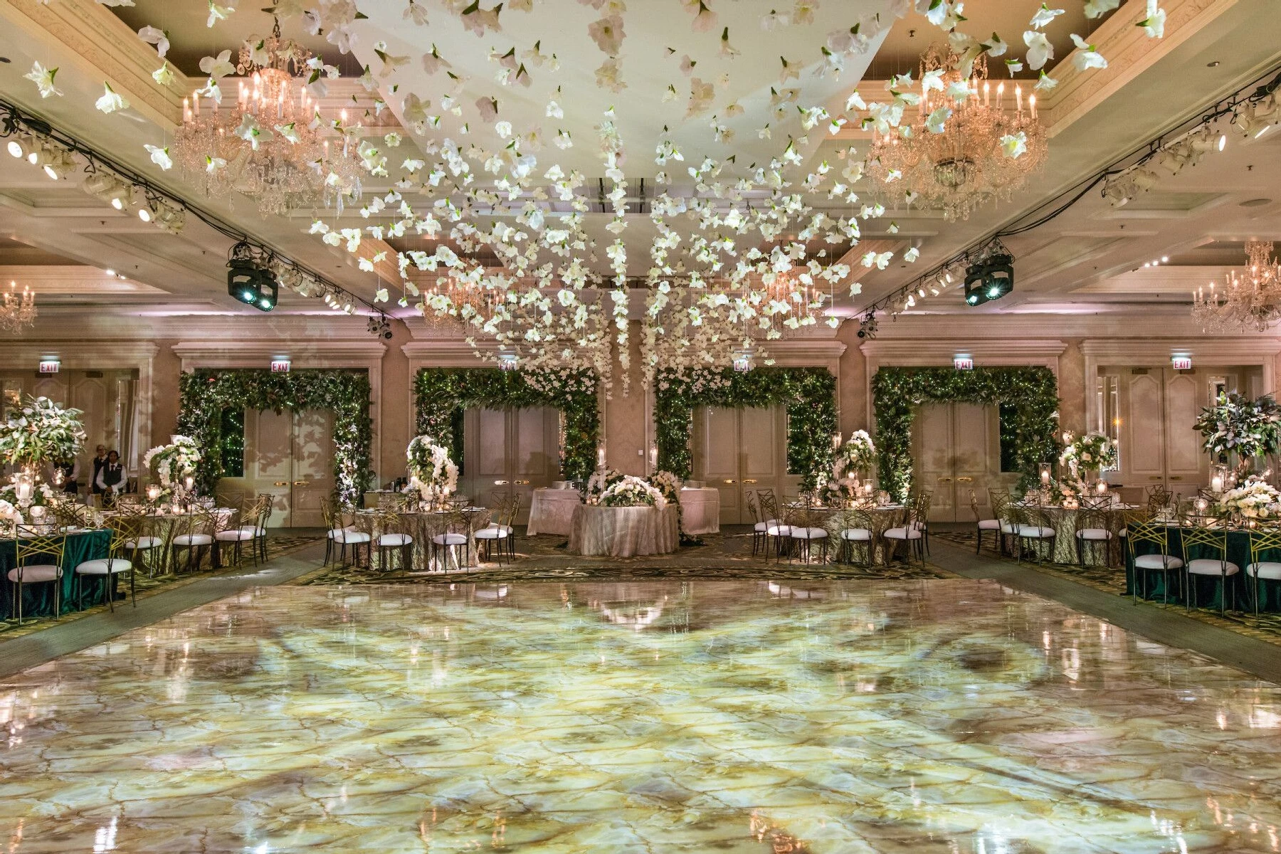 Wedding budget: Explore wedding venue Four Seasons Hotel Chicago