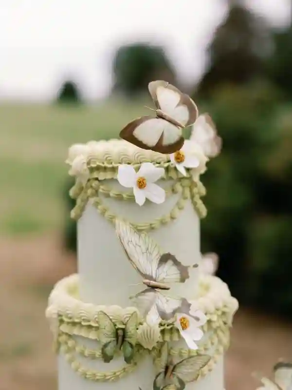 A Garden Editorial for Rose and Jude