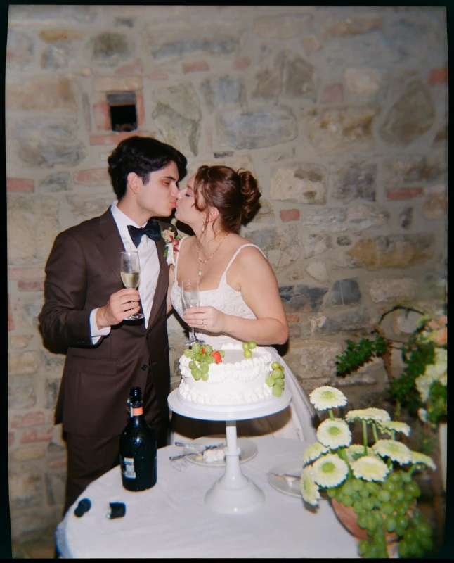 A Tuscan Wedding Where the Décor Was Ripe for the Picking
