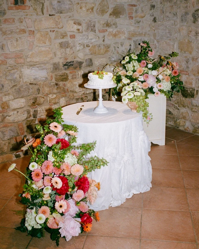 A Tuscan Wedding Where the Décor Was Ripe for the Picking