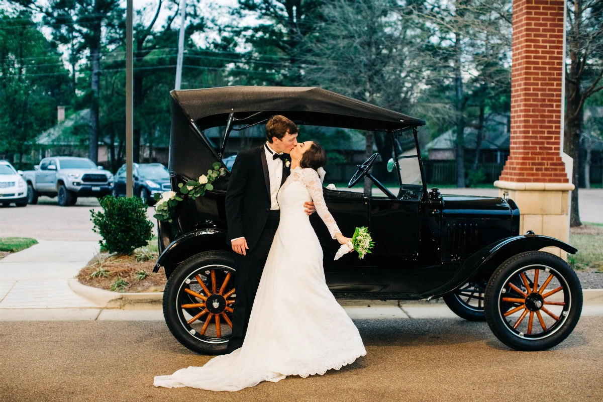 A Classic Wedding for Taylor and Reed