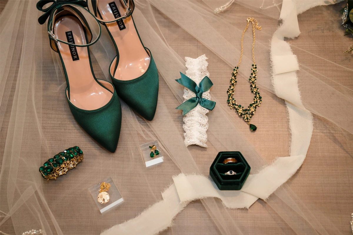 A Classic Wedding for Thera and Ben