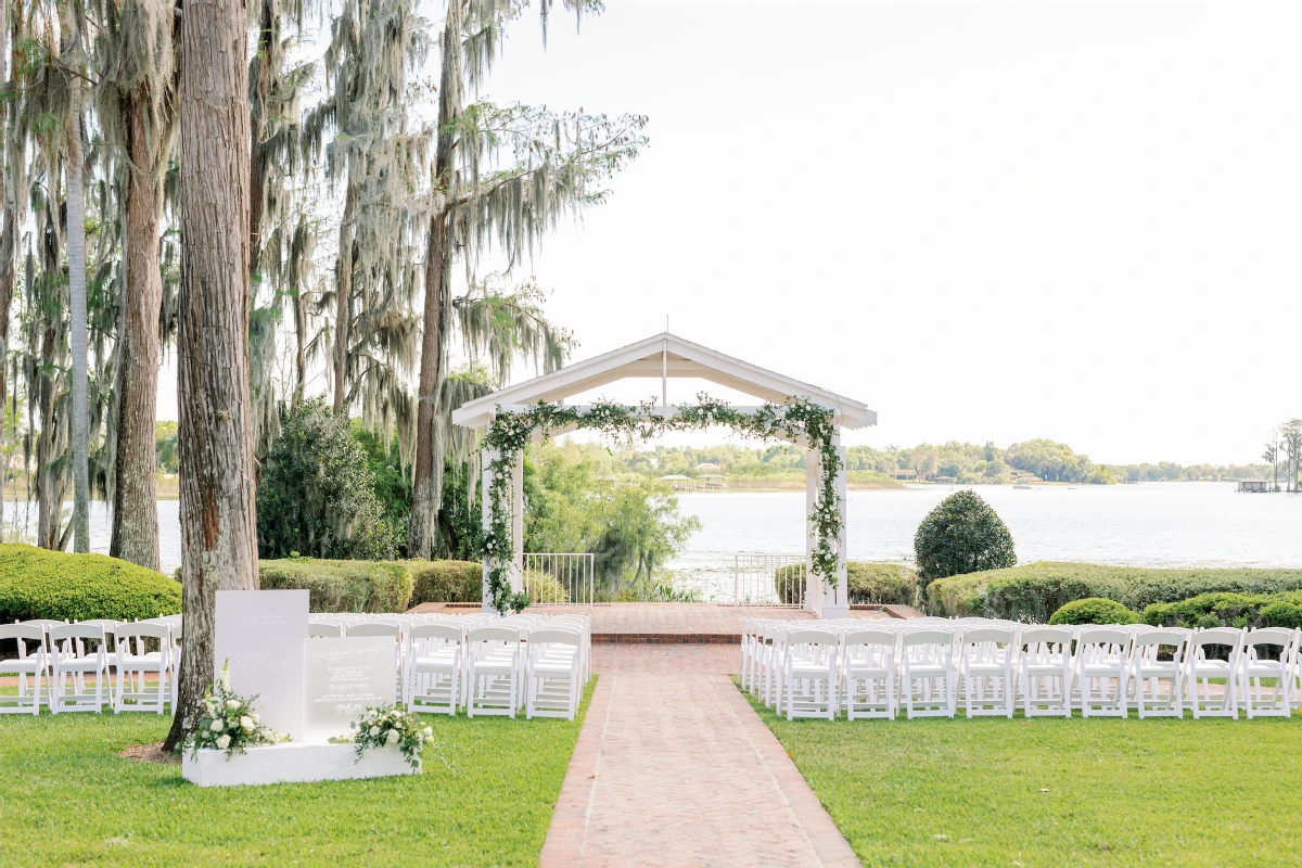 A Classic Wedding for Tiffany and Scott