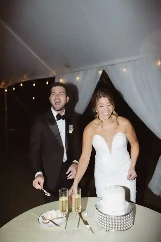 A Classic Wedding for Vanessa and Ryan