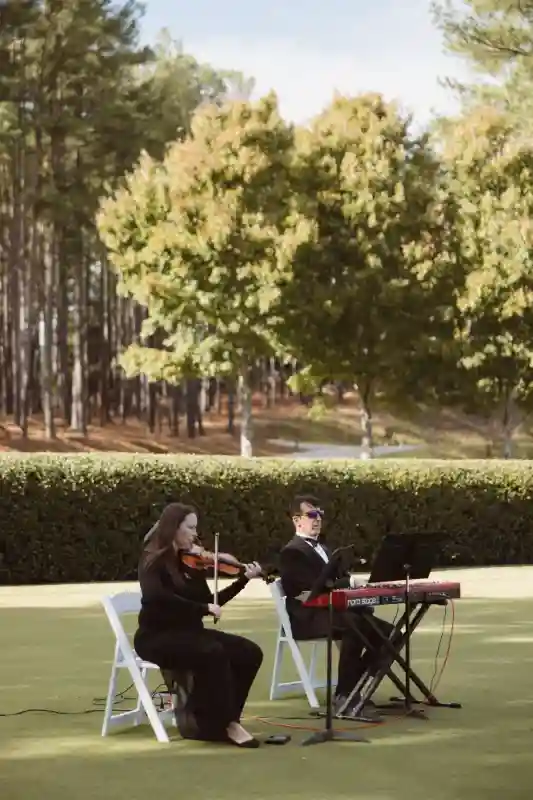 A Classic Wedding for Vanessa and Ryan