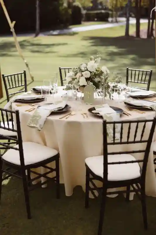 A Classic Wedding for Vanessa and Ryan